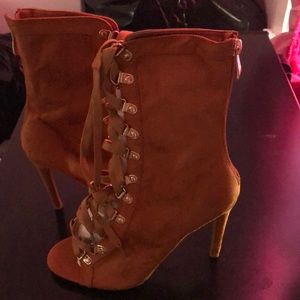 Peep toe lace heels new without box